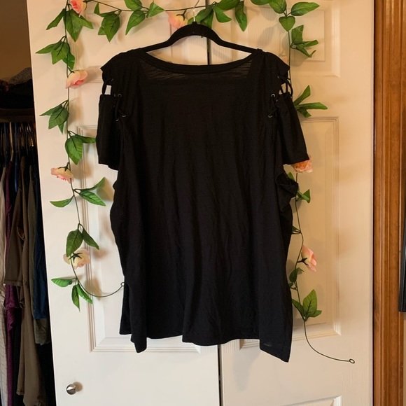 Grommet Sleeve Tee - Picture 4 of 4